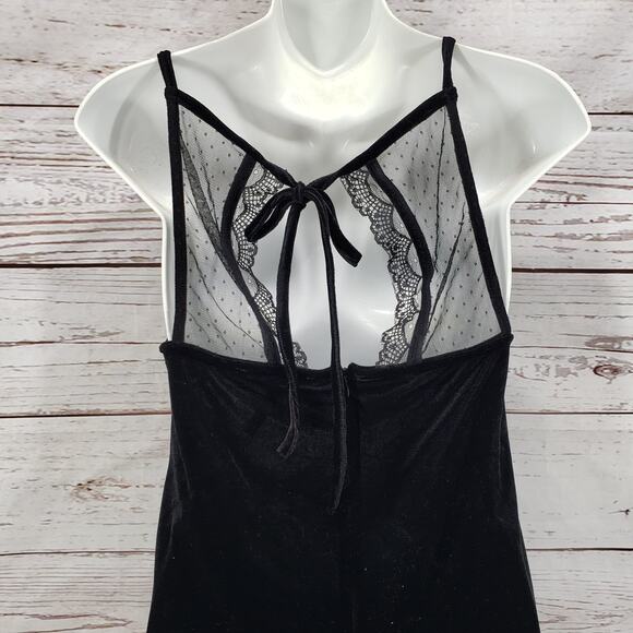 BCBGeneration New Women's Black Velvet Lace Pockets Romper Size Small - Picture 10 of 12